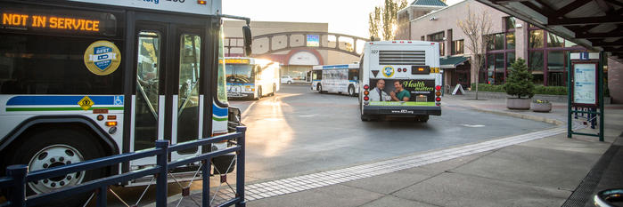 bus-bays-at-eugene-station