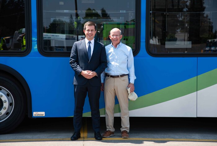 Buttigieg and DeFazio in front of electric bus