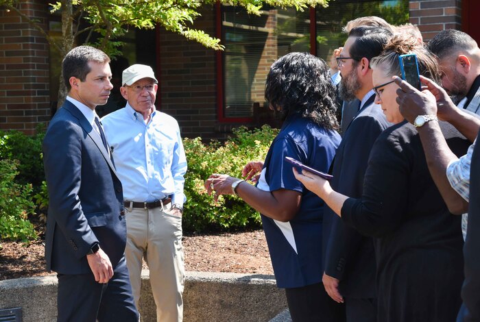 Buttigieg and DeFazio with ATU leaders